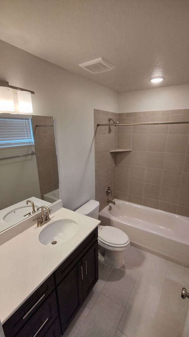 Building Photo - West Haven 3 bedroom Townhome for Rent!