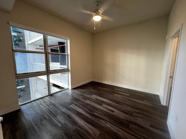 Building Photo - 342 NE 26th Ter