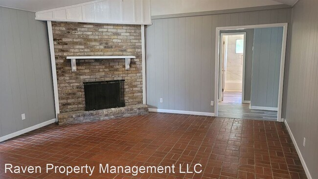Building Photo - 3 br, 1.5 bath House - 4 Catalina Rd
