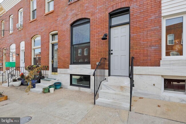 Front Door - 263 S Robinson St