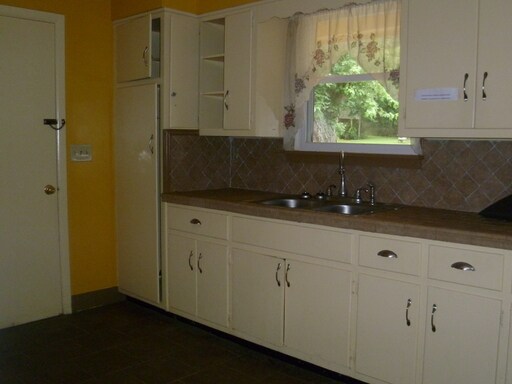 Building Photo - 1035 Mountain View St