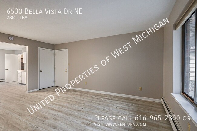 Building Photo - 6530 Bella Vista Dr NE