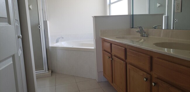 Building Photo - 2137 SW Idaho Ln