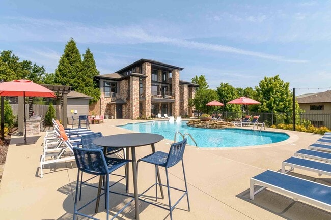 Building Photo - Aventura Falcon Valley