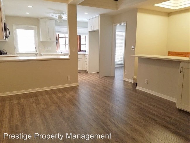 Building Photo - 626 S El Camino Real