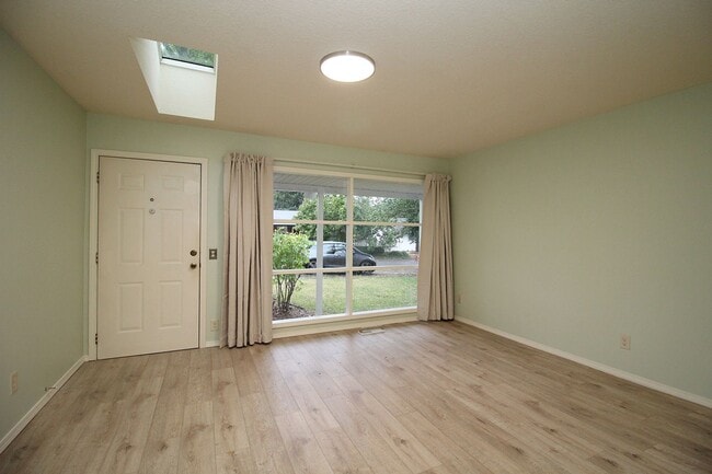 Foto del edificio - 224 NE 127th Ave