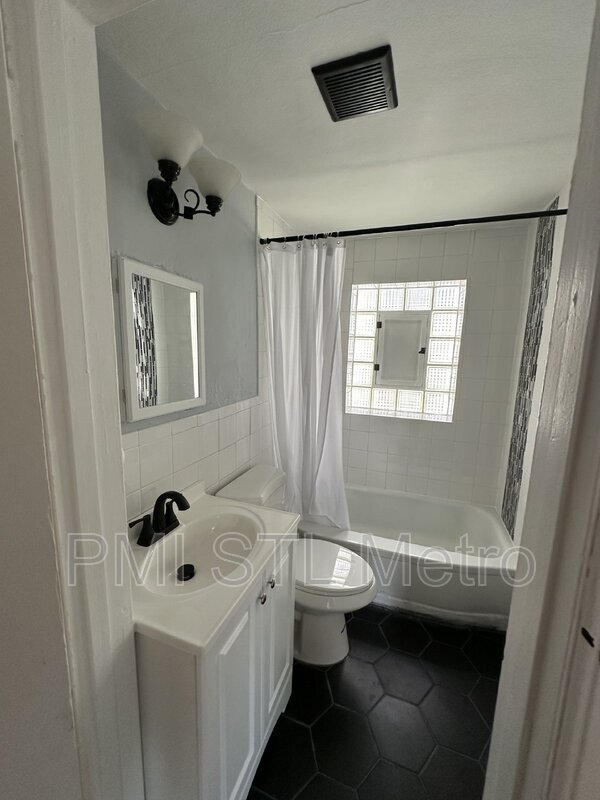 Foto del edificio - 10301 Page Ave