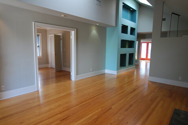 Building Photo - Pristine Craftsman in Belmont Heights!