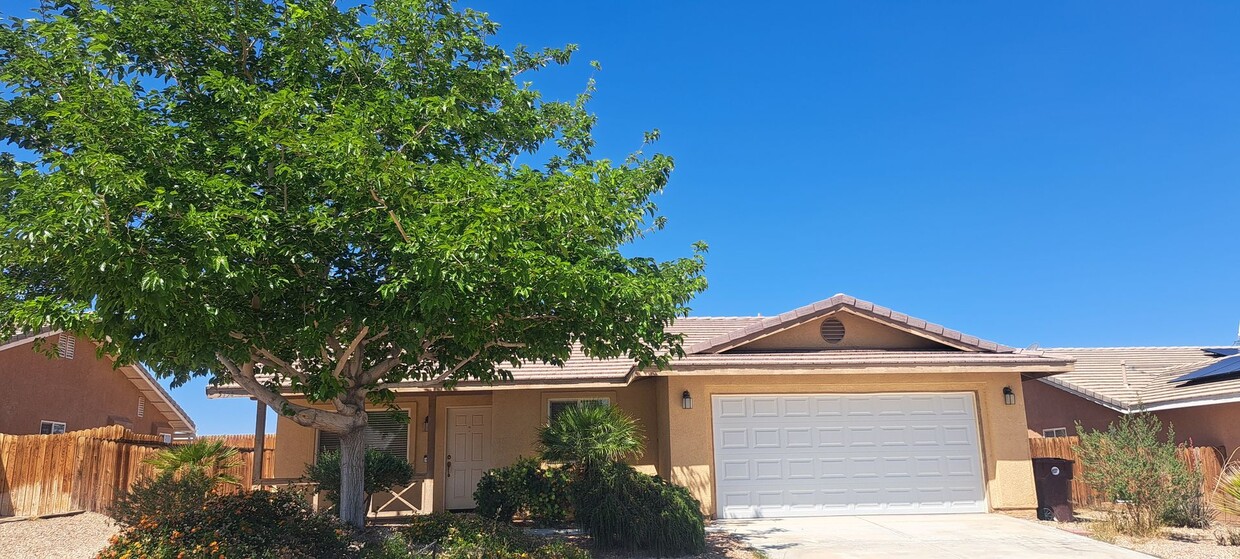 Foto principal - 3 Bedroom in Turtle Rock Complex