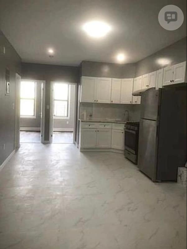 Foto del edificio - 93-38 43rd Ave