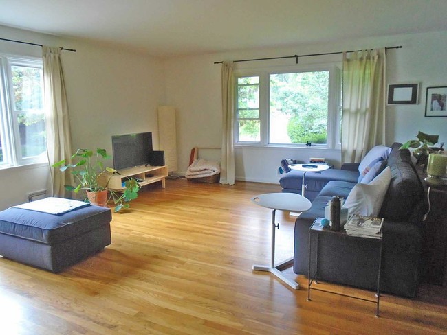 Foto del edificio - 580 Riverview Dr