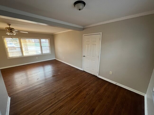 Foto del edificio - 1306 Randall Dr