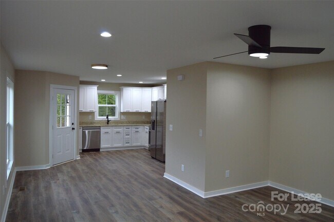 Foto del edificio - 620 W Bell St