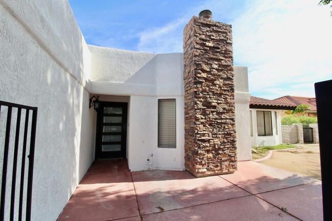 Building Photo - Remodeled Mesa Del Sol Home