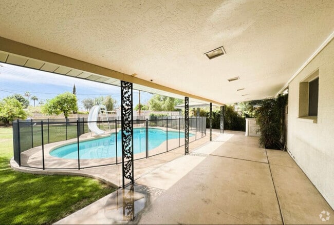 Building Photo - 2749 S Rita Ln