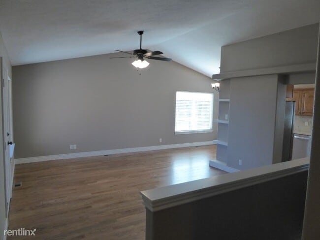 Building Photo - 3 br, 3 bath Townhome - 5909 N. Newport