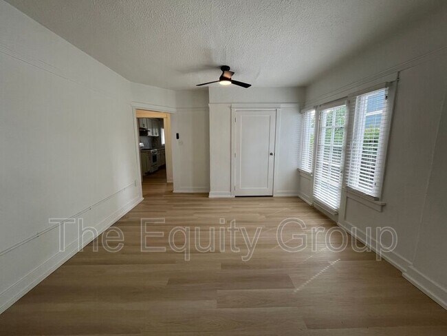 Building Photo - 425 E Putnam Ave