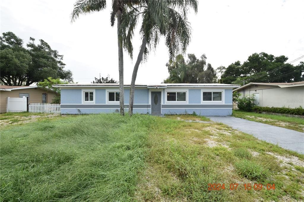 Primary Photo - 417 Country Club Dr