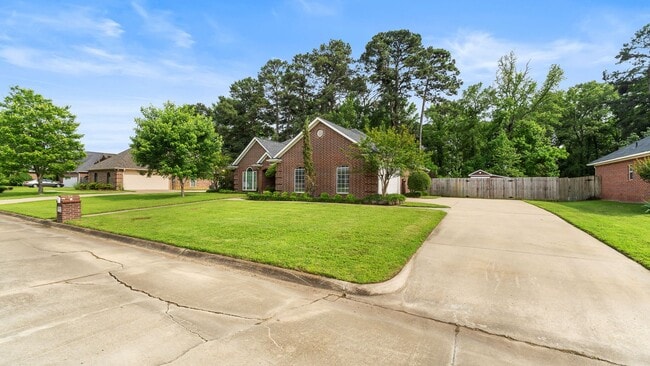 Building Photo - 4 Bedroom, 3 bathroom home in Pleasant Gro...
