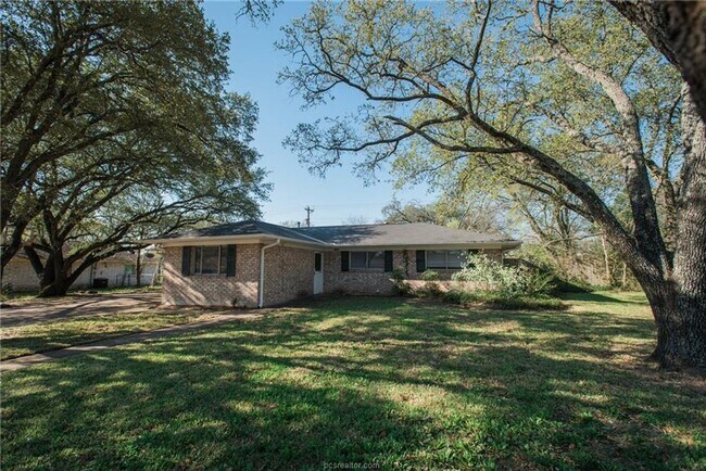 Foto del edificio - August 2025 Move In! 4 Bed 2 Bath Home in ...
