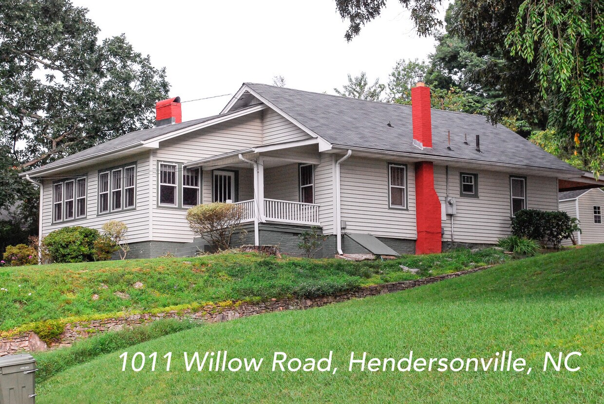 1011 Willow Road, Hendersonville, NC 28739 House Rental in