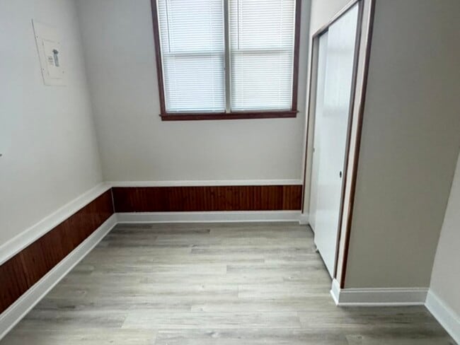 Building Photo - 910 Cleary Ave