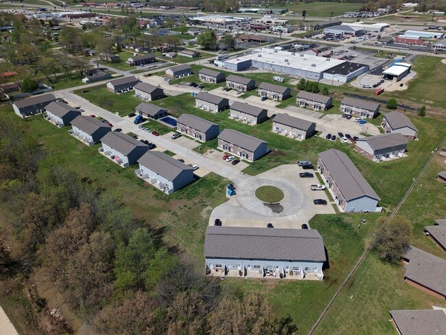 Building Photo - Brooke Village