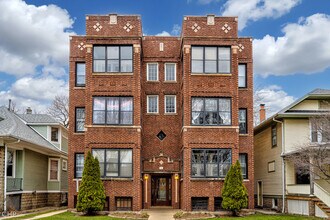 Building Photo - 1942 W Farwell Ave