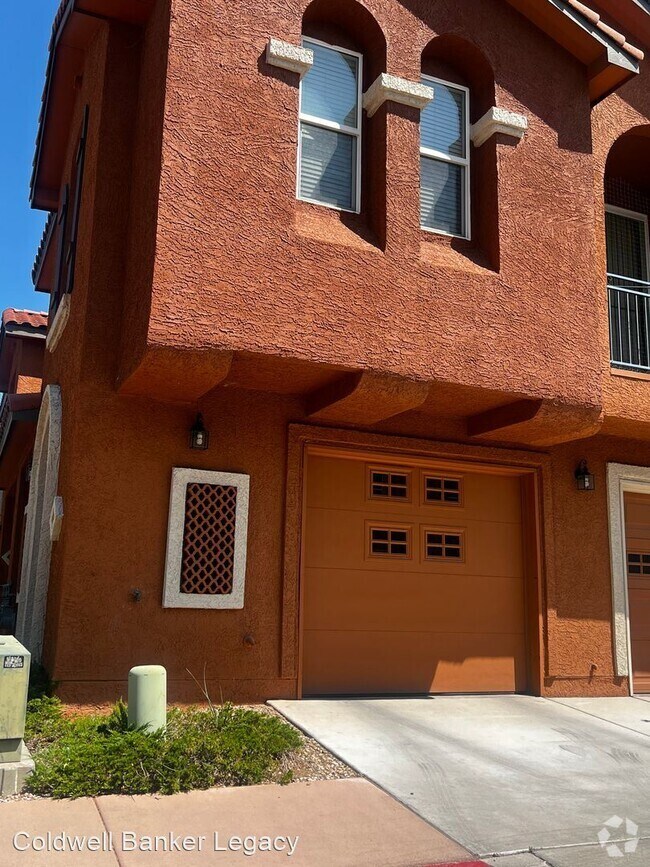 The Villas Apartments for Rent with a Swimming Pool Albuquerque, NM
