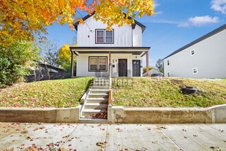 Building Photo - 2809 E Riverside Dr