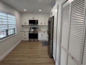 Building Photo - 4261 W Palm Aire Dr