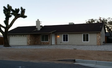 Building Photo - 15958 Cajon St