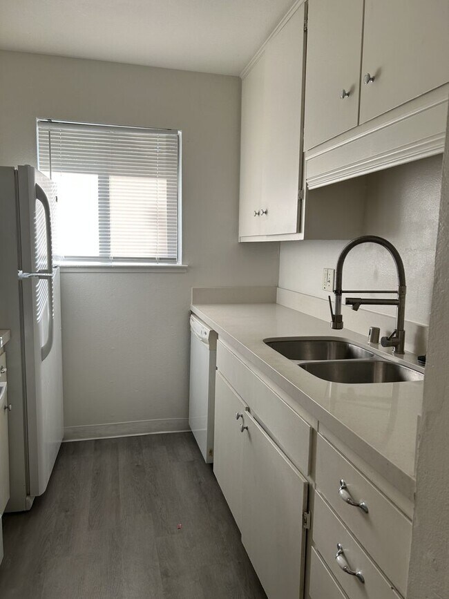Foto del edificio - 4711 Hayford Way
