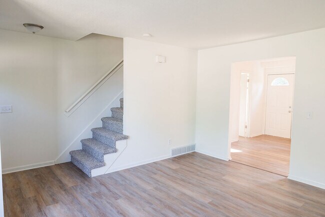 Building Photo - 4446 Park Lawn Dr