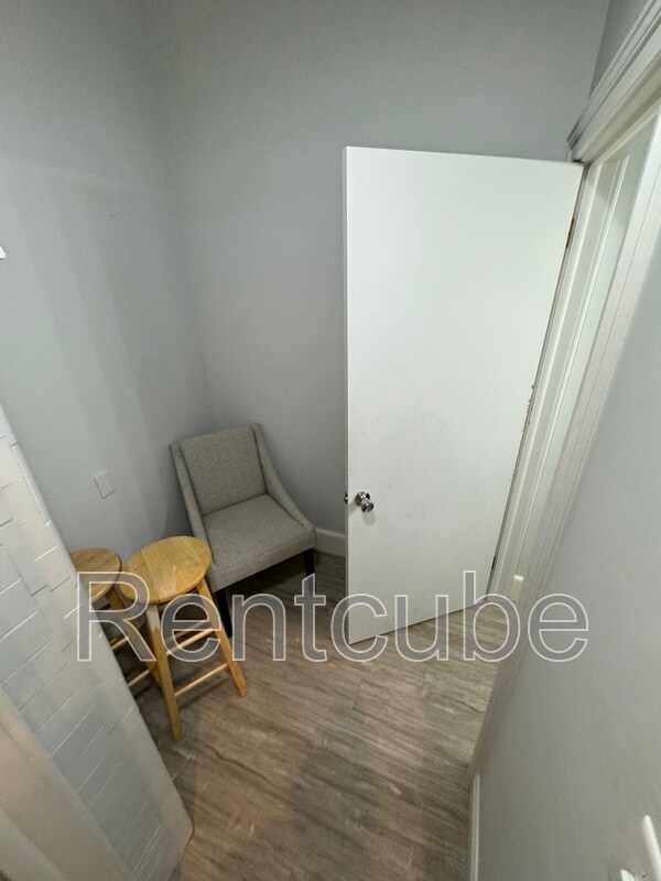 Building Photo - 1125 Main St