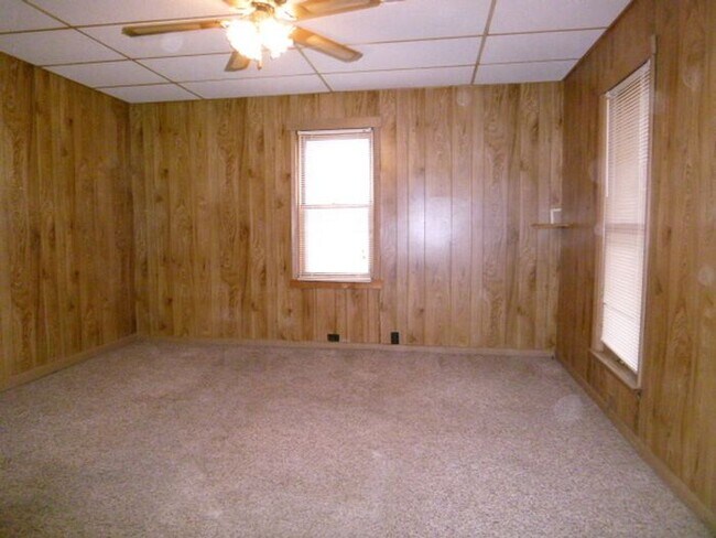 Foto del edificio - 1 Bedroom House with Large Detached Garage