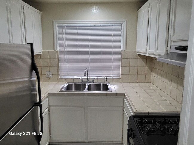 Building Photo - 2100 Cabrillo Ave