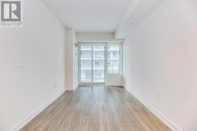Photo du bâtiment - 99-799 Broadway Ave