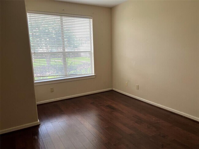 Building Photo - 6611 W Sam Houston Pkwy S