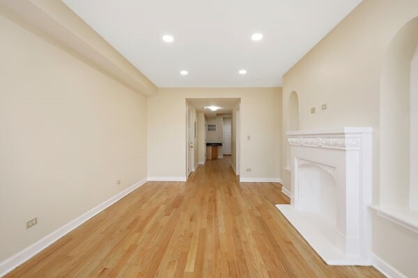 Living Room - 2707 W Albion Ave