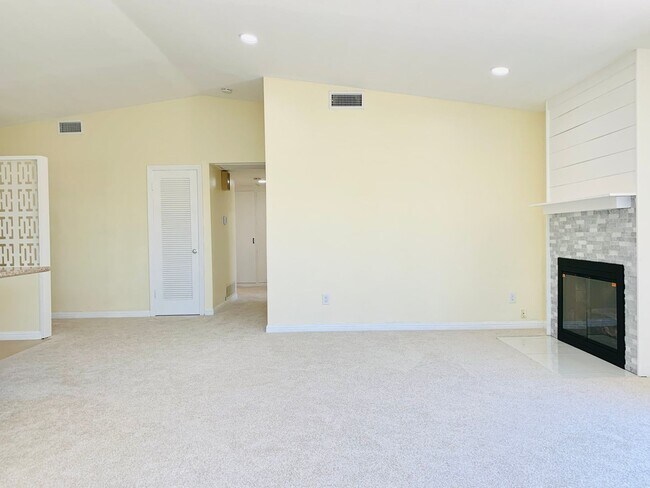 Building Photo - BEAUTIFUL AND SPACIOUS 3BD/2BA HOME IN CLAIREMONT! ONLY $4,295/mo! - Available September