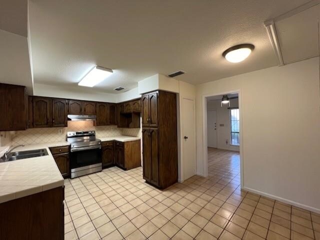 Foto del edificio - 4221 Logan Ave