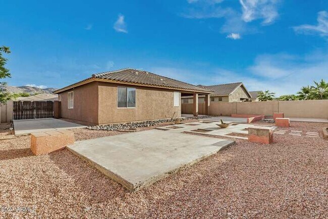 Building Photo - 1530 E Branham Ln