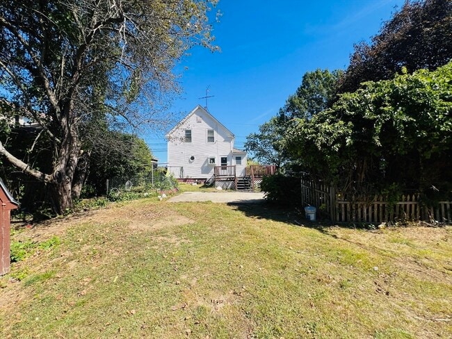 Building Photo - 524 Merrimack St