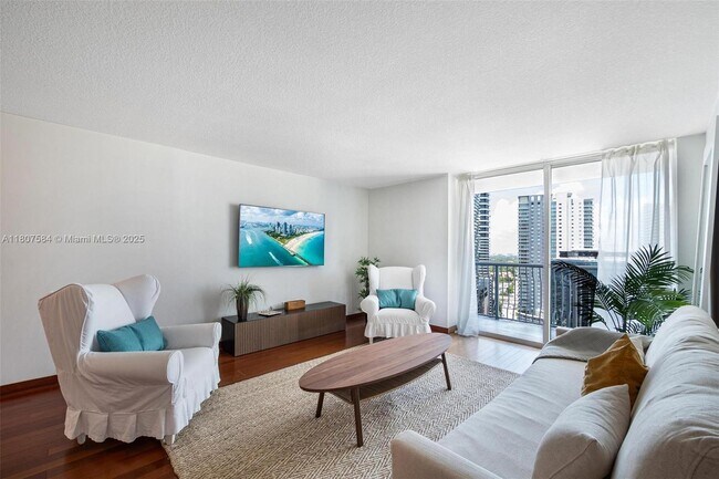 Foto del edificio - 1200 Brickell Bay Dr