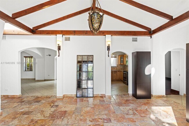 Foto del edificio - 7975 Sunset Dr