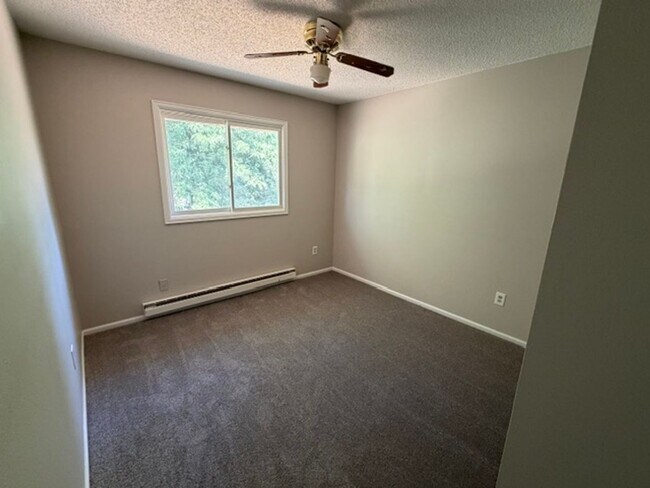 Building Photo - 2737 Sagebrush Dr