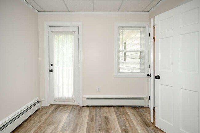Foto del edificio - 319 Forge Village Rd