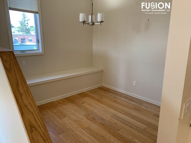 Foto del edificio - Top Floor Remolded Penthouse on College Street!