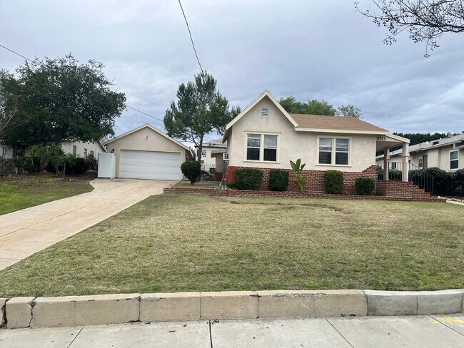 Building Photo - 2735 Montezuma Ave